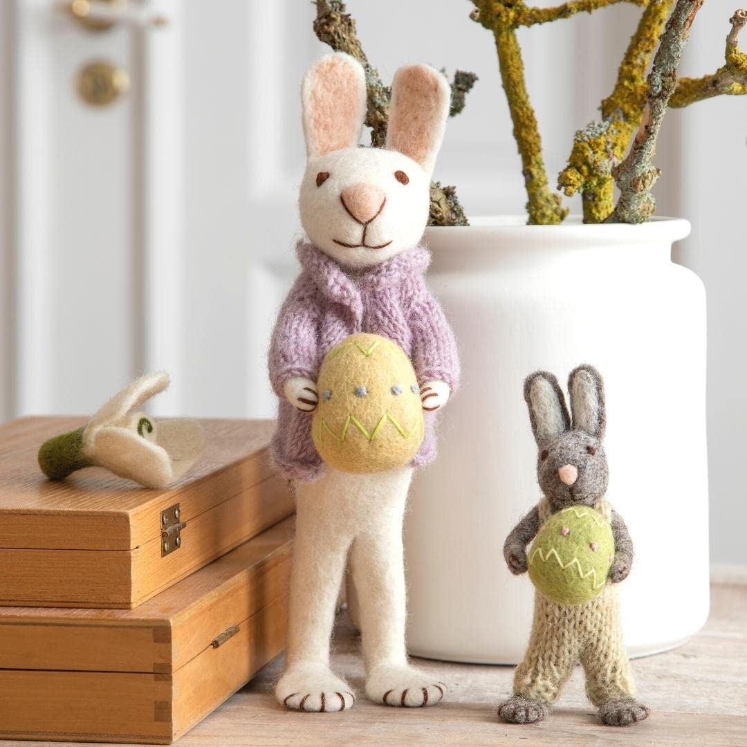 Gry & SIF Osterhasen Figuren groß zum Hinstellen, aufwenidge Handarbeit mit vielen Details, Fairtrade, Osterdeko aus Filz