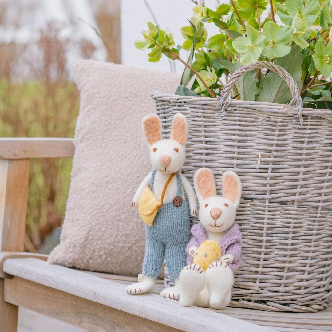 Gry & SIF Osterhasen Figuren groß zum Hinstellen, aufwenidge Handarbeit mit vielen Details, Fairtrade, Osterdeko aus Filz